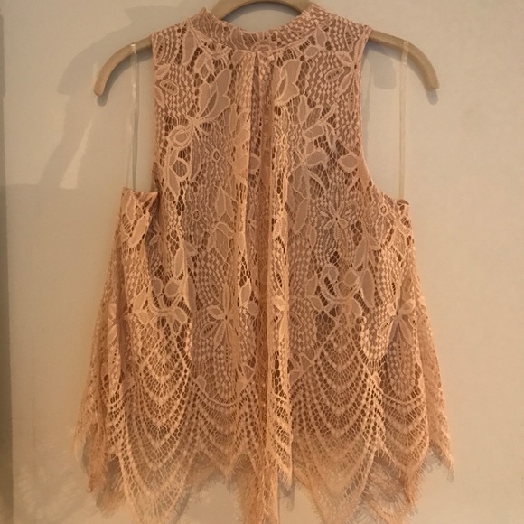 Francesca's Collections Tops - NWT Francesca’s Blush lace tank top, Size L